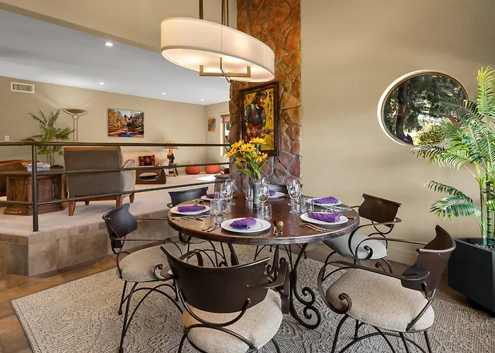 Enchanted Desert Oasis - 5 Bd 3.5 Ba Sleeps10 *