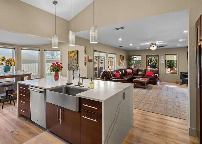 Enchanted Desert Oasis - 5 Bd 3.5 Ba Sleeps10 Holiday home Oak Creek