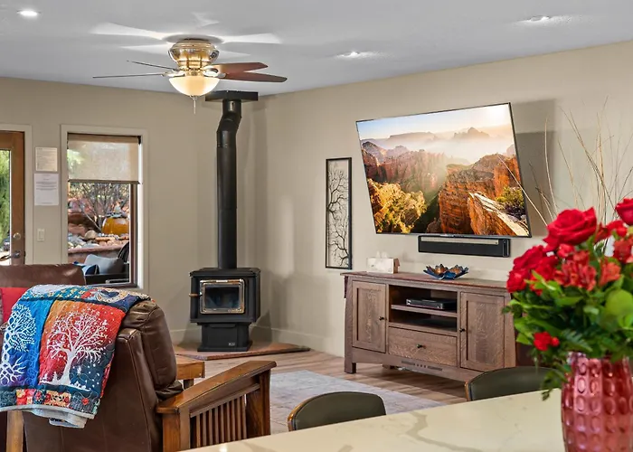 Enchanted Desert Oasis - 5 Bd 3.5 Ba Sleeps10 Holiday home *