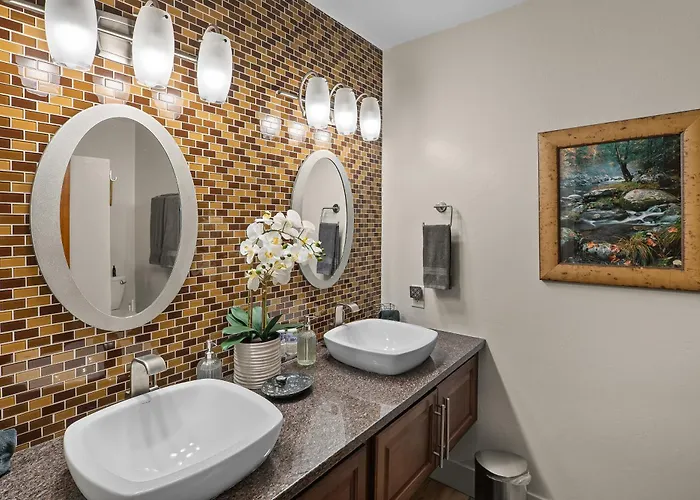 Holiday home Enchanted Desert Oasis - 5 Bd 3.5 Ba Sleeps10